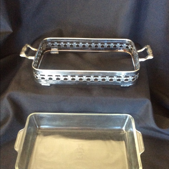 Vintage Pyrex casserole glass dish in serving tray - Picture 4 of 15